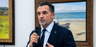 Presidente do TJPR, Desembargador Jose Laurindo, parabeniza a Câmara de Vereadores de Palmas pela votação do título de cidadão honorário em favor do Ministro Humberto Martins, Presidente do Superior Tribunal de Justiça