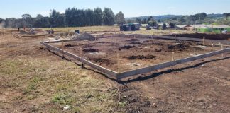 Inicia a construção das casas da Cohapar em Cel. Domingos Soares