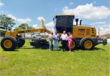 Cel. Domingos Soares recebe motoniveladora nova