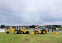 Coronel Domingos Soares recebe duas retroescavadeiras novas