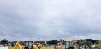 Coronel Domingos Soares recebe duas retroescavadeiras novas