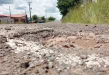Rua Tertuliano Bueno de Andrade em Palmas: buracos, protestos, tapa buracos e buracos novamente