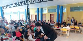 Palestra e teatro com Rodrigo Kohl Ribeiro encerrou acolhimento a professores de CDS