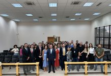 O Presidente do Tribunal de Justiça do Paraná, Desembargador Luiz Fernando Tomasi Keppen, esteve visitando o Fórum de Palmas, e fez questão de conversar com todos os serventuários em reunião acompanhados dos Juízes da Comarca, Ministério Público e Ordem dos Advogados do Brasil