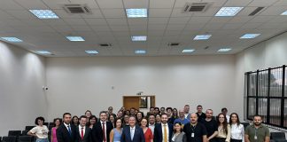 O Presidente do Tribunal de Justiça do Paraná, Desembargador Luiz Fernando Tomasi Keppen, esteve visitando o Fórum de Palmas, e fez questão de conversar com todos os serventuários em reunião acompanhados dos Juízes da Comarca, Ministério Público e Ordem dos Advogados do Brasil