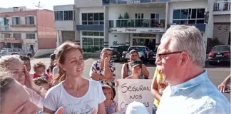 REUNIÃO DE MÃES E APOIADORES POR MAIS SEGURANÇA NAS ESCOLASDECIDE NÃO LEVAR FILHOS PARA A AULA ATÉ QUE TUDO SE AJEITE