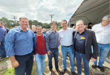 Prefeito e vice de CDS participam de solenidade com o governador