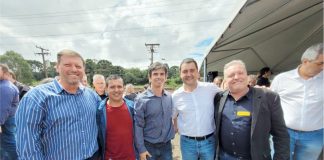 Prefeito e vice de CDS participam de solenidade com o governador