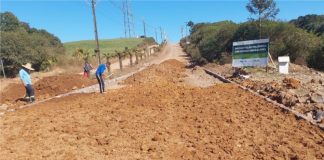 Prefeitura de CDS inicia calçamento na estrada do Travessão