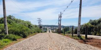 Estrada do Travessão está recebendo seu primeiro trecho de pavimentação
