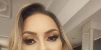 Professora de dança do ventre retorna de festival de dança com premiações