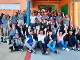 GARIS E MARGARIDAS: PROFISSIONAIS DEDICADOS À LIMPEZA PÚBLICA DE PALMAS COMPARTILHAM O CAFÉ DA MANHÃ COM OS ALUNOS DA 1ª SÉRIE “A” DO COLÉGIO ESTADUAL DOM CARLOS