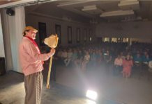 “O professor pelado” encerra temporada no Rio Grande do Sul