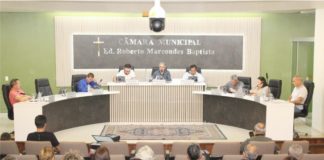 Vereadores discutem e encaminham projetos durante sessão