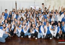 CURSO DE FORMAÇÃO DE DOCENTES DO COLÉGIO ESTADUAL DOM CARLOS PROMOVE ENTREGA DE JALECOS AOS ALUNOS DA 1ª SÉRIE
