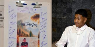 O COLÉGIO ESTADUAL DOM CARLOS CONGRATULA-SE COM O ALUNO GABRIEL ALVES PELO LANÇAMENTO DO LIVRO DE POESIAS VERSOS INTIMISTAS