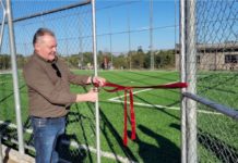 Cel. Domingos Soares inaugura Meu Campinho na Vila Rural