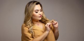 Por que algumas pessoas têm caspa?