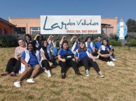 ALUNOS DA 1ª SÉRIE DO CURSO DE FORMAÇÃO DE DOCENTES DO COLÉGIO ESTADUAL DOM CARLOS VISITAM O LAR DOS VELHINHOS E O CAM – CENTRO DE ABRIGO MUNICIPAL