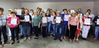 Mais 40 famílias domingosoarenses recebem as matrículas de suas propriedades