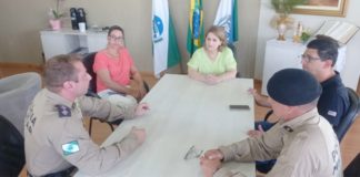 O capitão Bueno visitou a prefeita Dona Maria Antonieta no gabinete da prefeitura