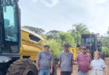 Dona Maria acompanha de perto os trabalhos nas estradas rurais!