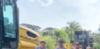 Dona Maria acompanha de perto os trabalhos nas estradas rurais!