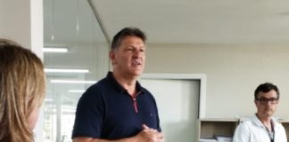 Prefeito Daniel Langaro realiza visita surpresa a secretarias municipais