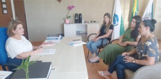 Dona Maria recebeu em seu gabinete a presidente da Associação dos Representantes da Comunidade Autista