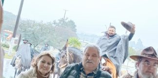 Cavaleiros realizam tropeada em homenagem às tradições locais