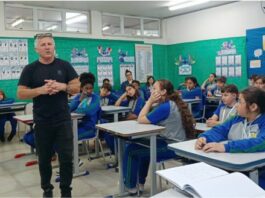 PROFESSORES DO CURSO DE LETRAS DO IFPR OFERTAM AULÕES PARA O SAEB NAS ESCOLAS DE PALMAS