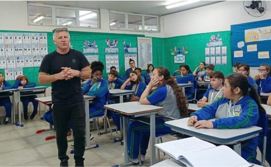 PROFESSORES DO CURSO DE LETRAS DO IFPR OFERTAM AULÕES PARA O SAEB NAS ESCOLAS DE PALMAS