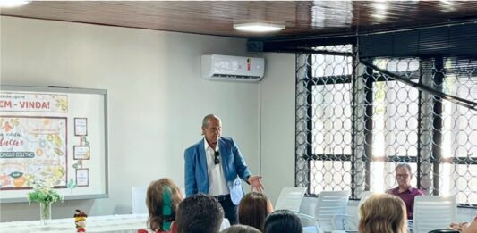 Secretário de Educação realiza primeira reunião com diretores e coordenadores da rede municipal