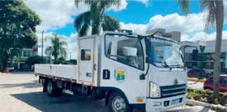 Secretaria de Educação recebe caminhão zero quilômetro para reforçar serviços de manutenção