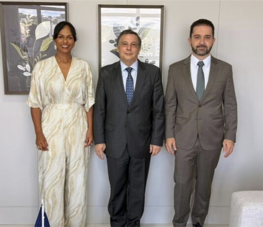 Desembargador do TRT-9 é recebido na OAB Palmas para diálogo institucional sobre a Justiça do Trabalho