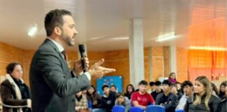 Eduardo Tobera ministra palestra para alunos do Colégio Ponciano e destaca importância da informação e da formação cidadã