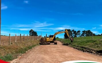 Obra do primeiro asfalto rural da história de Palmas avança com serviços de preparação da base na Estrada Fundo Grande