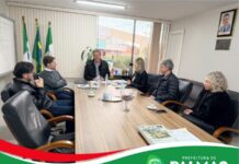 Prefeito recebe representantes da Seed e empresa responsável pela construção do novo colégio estadual em Palmas