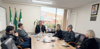 Prefeito recebe representantes da Seed e empresa responsável pela construção do novo colégio estadual em Palmas
