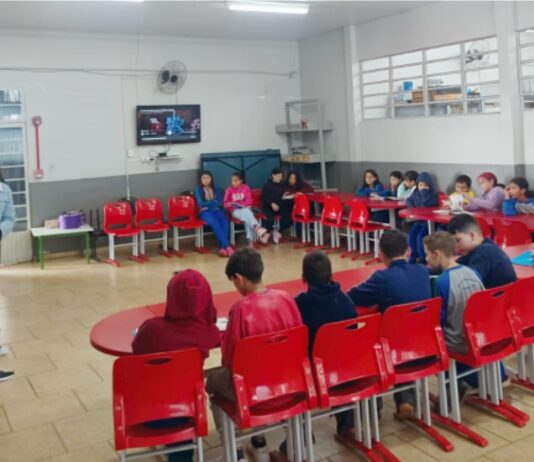 Clube da Leitura realiza atividade literária e educativa na Escola Municipal Tia Dalva